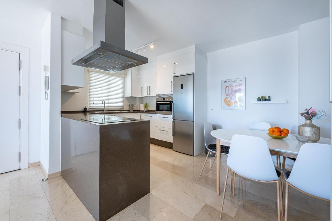 2 Bedroom With Sea And Mountain Views, Pool Apartament *